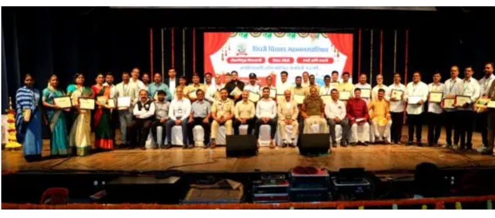 पिंपरी चिंचवड महापालिकेच्या 43 व्या वर्धापन दिनानिमित्त अधिकारी व कर्मचाऱ्यांचा गुणगौरव व सन्मान.